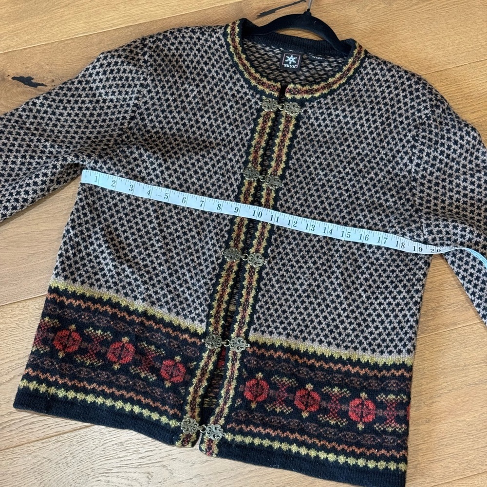 Skyr 100% Wool Knit Fair Isle Cardigan - Ladies Size M - Black & Muti - EUC - Picture 4 of 6